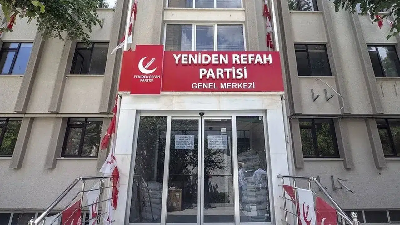 AK Parti'ye geçeceği iddia edildi: YRP'den Çat Belediye Başkanı'na ilişkin açıklama