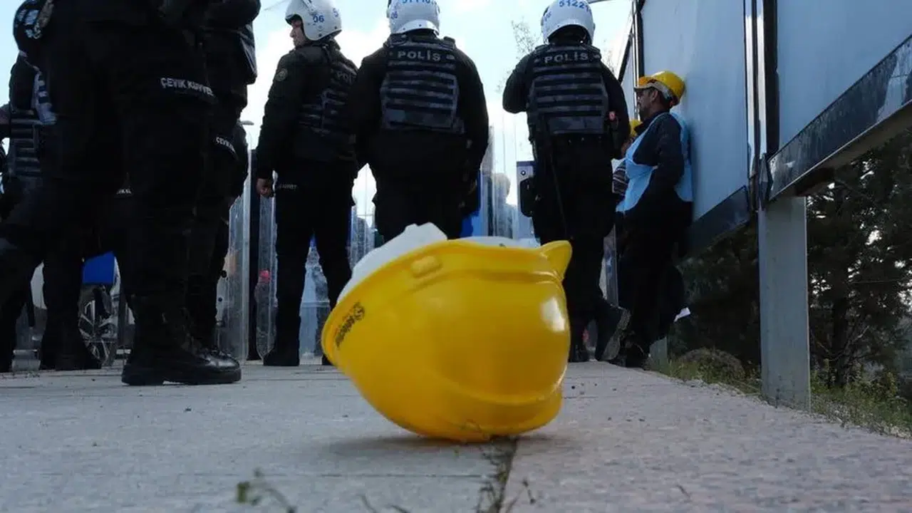 Enerji Bakanlığı önünde açlık grevine başlamışlardı: 110 madenci gözaltına alındı