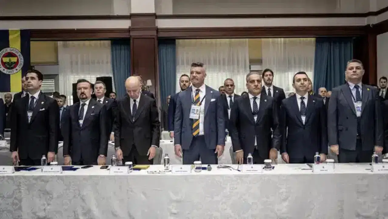 Fenerbahçe'de Yönetim radikal kararlar için bugün masaya oturuyor