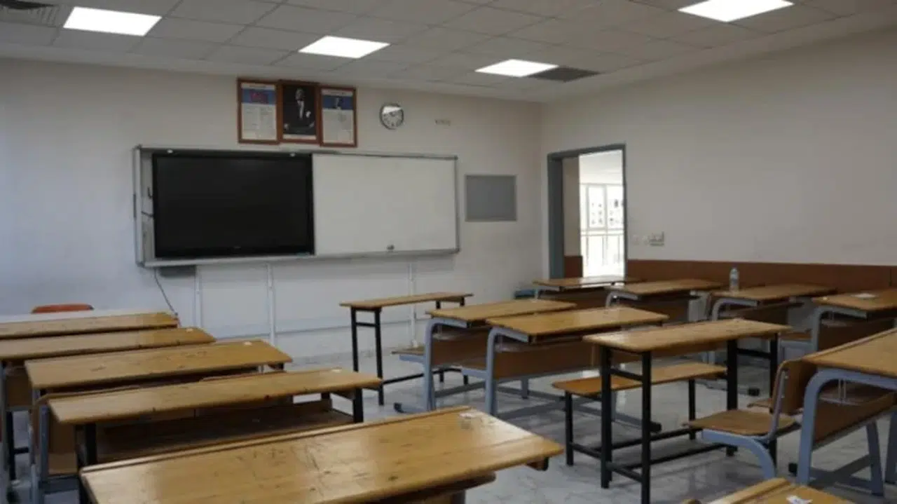 Sincan'da ortaokul öğrencisi okula tabancayla girdi