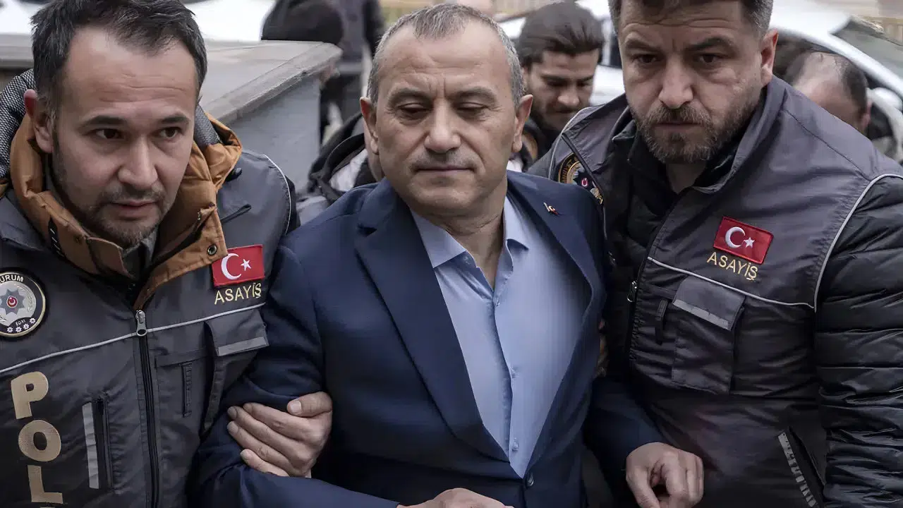 Vali tutuklandı fotoğraflar anında silindi: 'Koyu Reisçi' iş insanından jet hamle