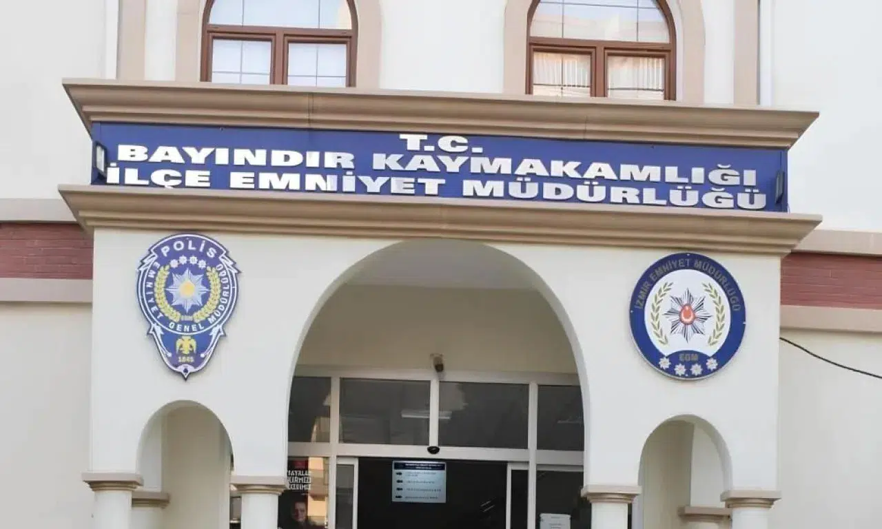 İzmir’de operasyona giden 3 polis bıçaklandı