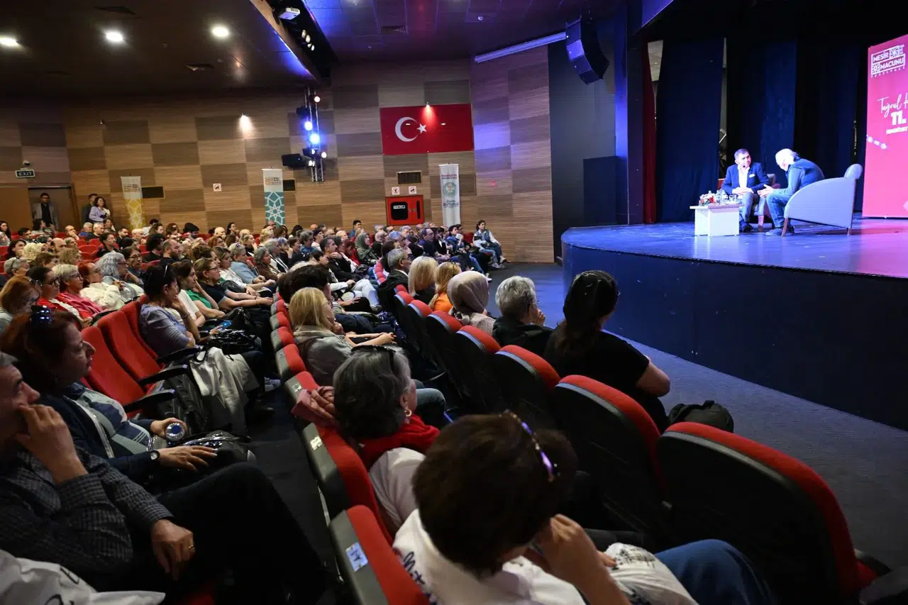 Usta Sanatçı Cahit Berkay Manisalılarla Buluştu