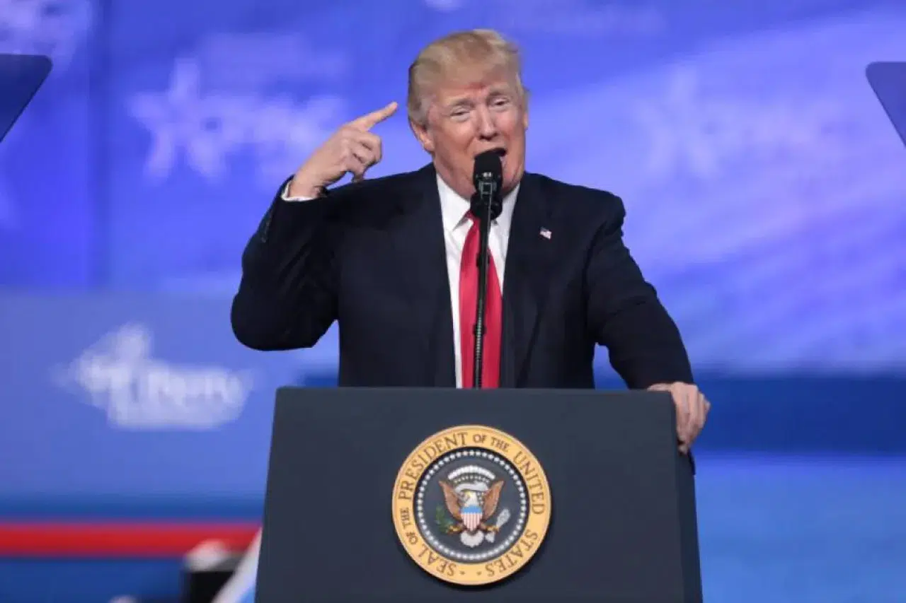 Tüm kozlar bizim elimizde: Trump'tan 18 saatlik uçuş vetosu