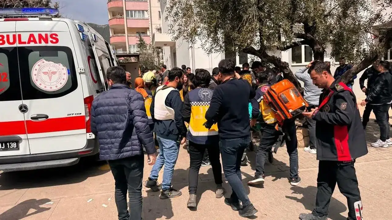 Enginyurt, Tekin'i istifaya çağırdı: Camiler ahır olmadı, okullar Teksas'a döndü