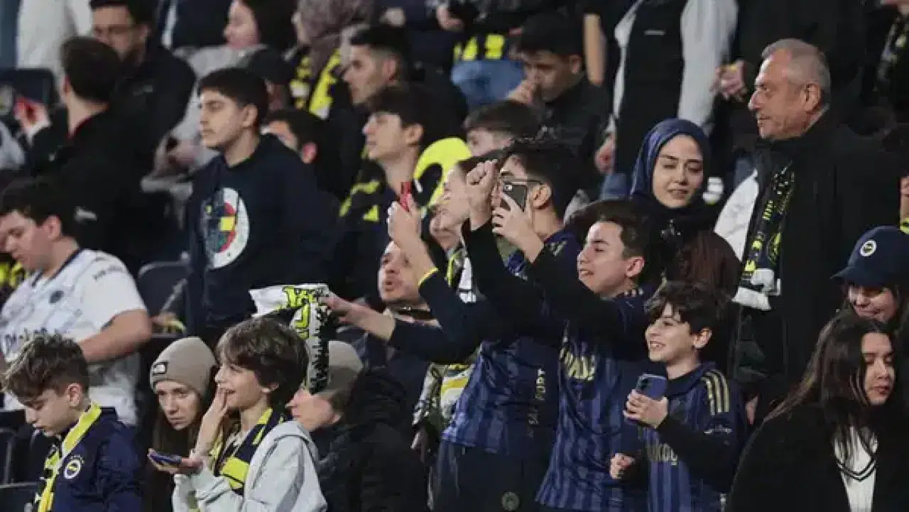 Fenerbahçe sezonun son maçında kadın ve çocuk taraftarları stada davet etti