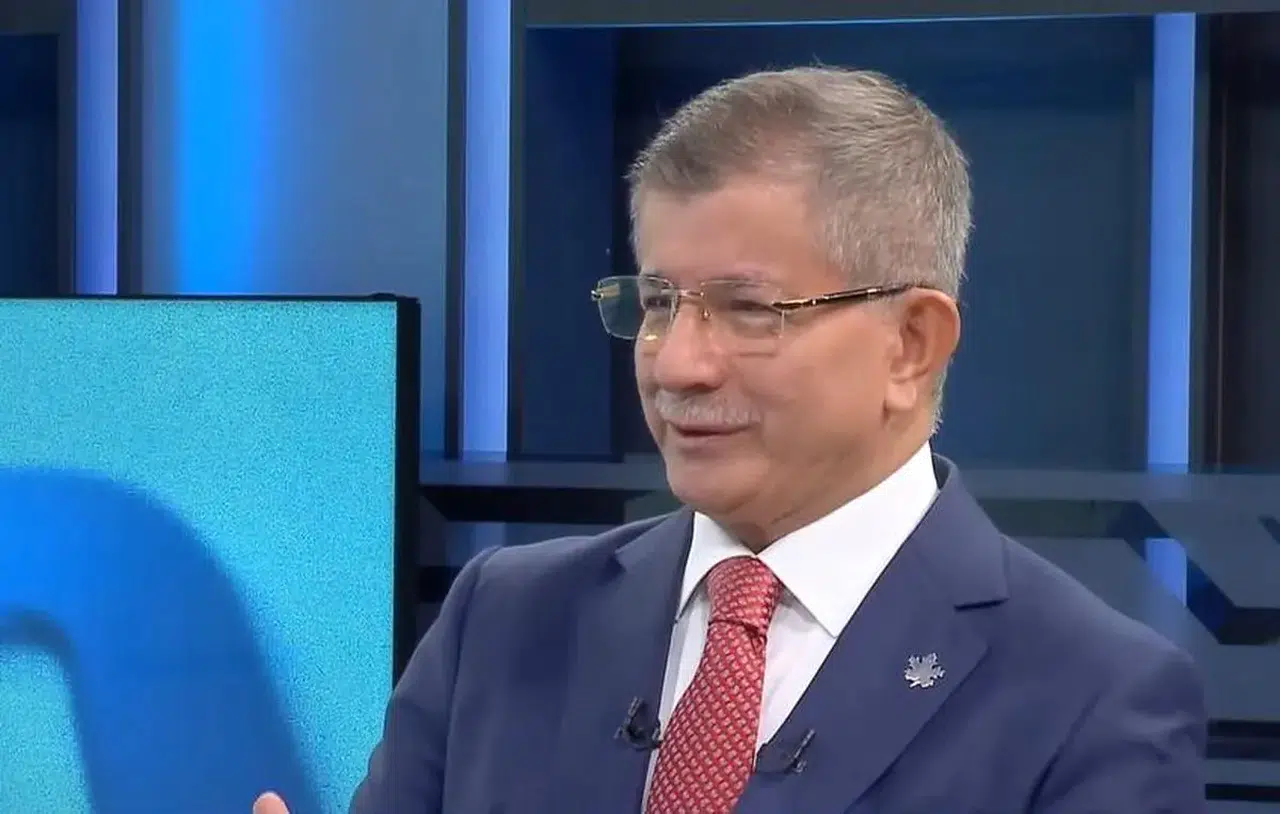 Davutoğlu AK Parti'ye Üçlü Çete Suçlaması Yöneltti