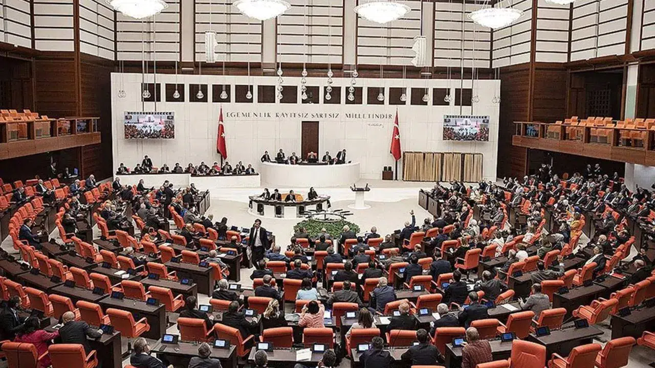 CHP'nin kumpas davaları önergesi Meclis'te AK Parti ve MHP oylarıyla reddedildi