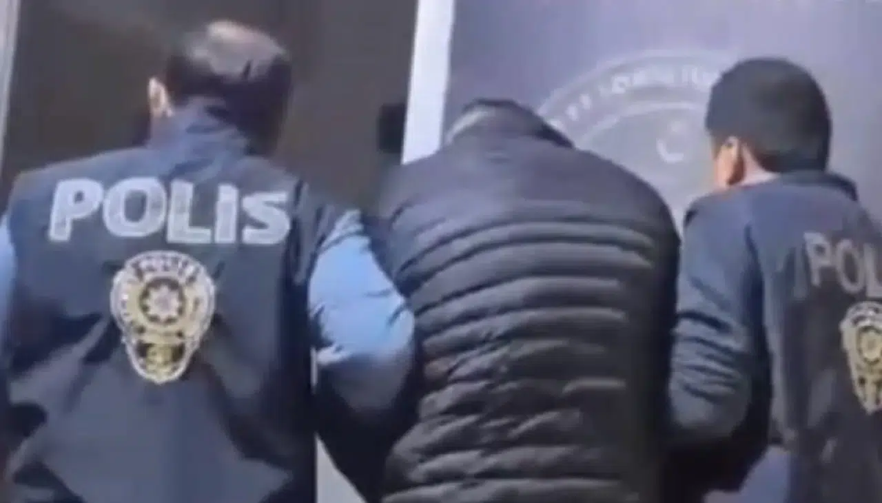 İzmir'de 50 yıl hapis cezası bulunan firari gardıropta yakalandı