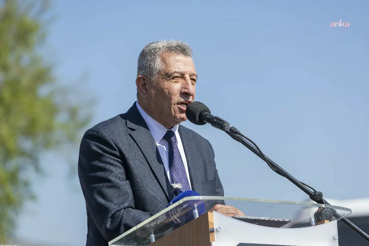 Tutuklu belediye başkanına bir darbe de bakanlıktan geldi; görevden uzaklaştırıldı