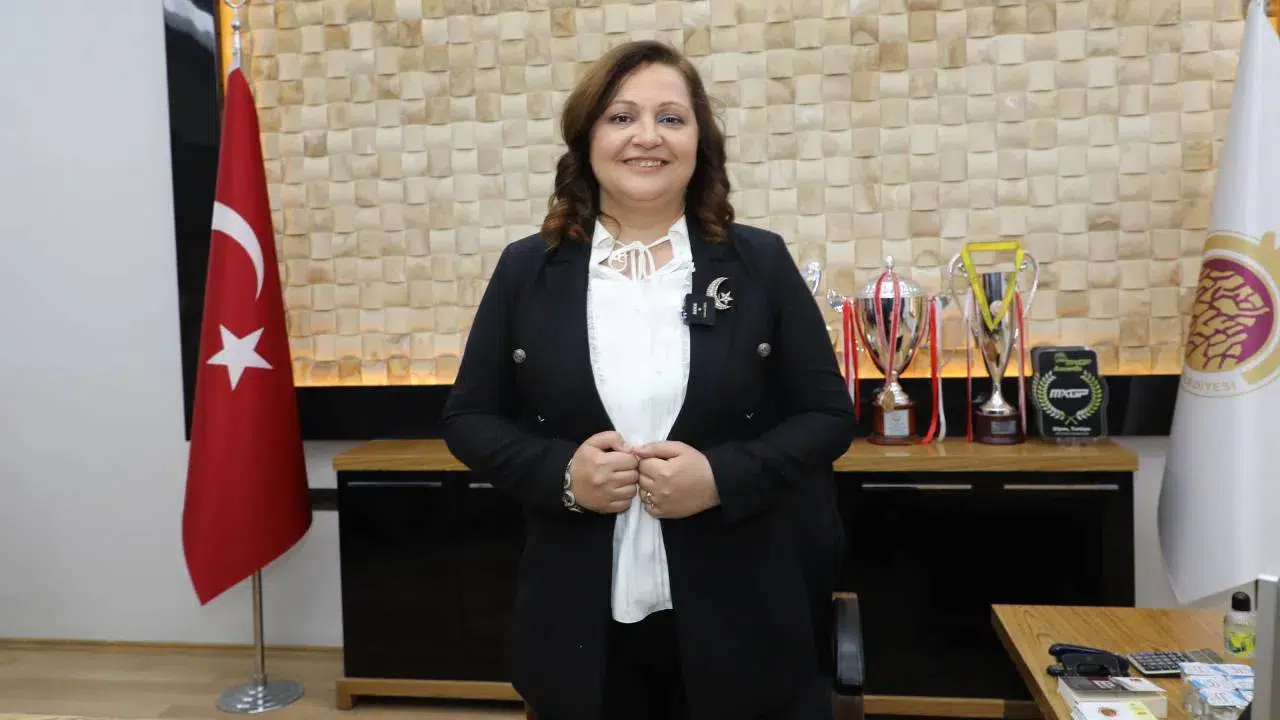 "Yarın AK Parti’ye katılıyorum, çok huzurluyum" dediği iddia edildi: CHP'den istifa eden Burcu Köksal siyaseti sarstı