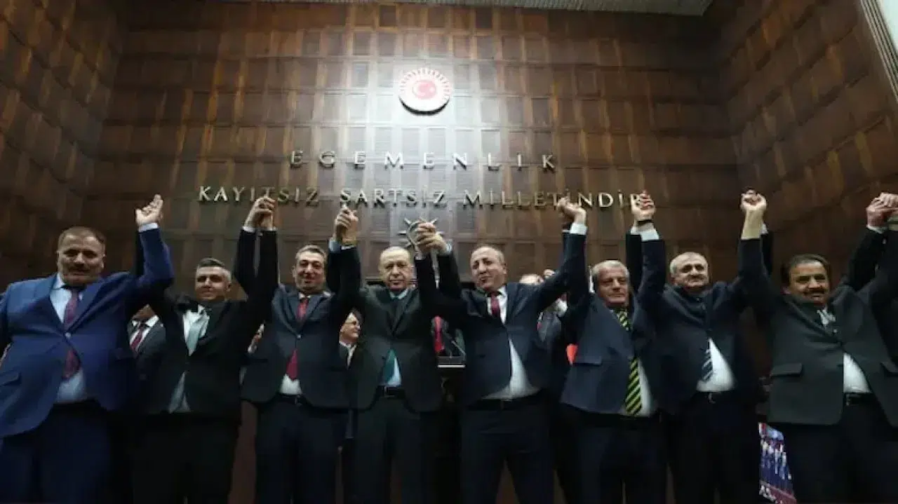 AK Partili Birinci Belediye Başkanı Transferlerine Tepki Gösterdi
