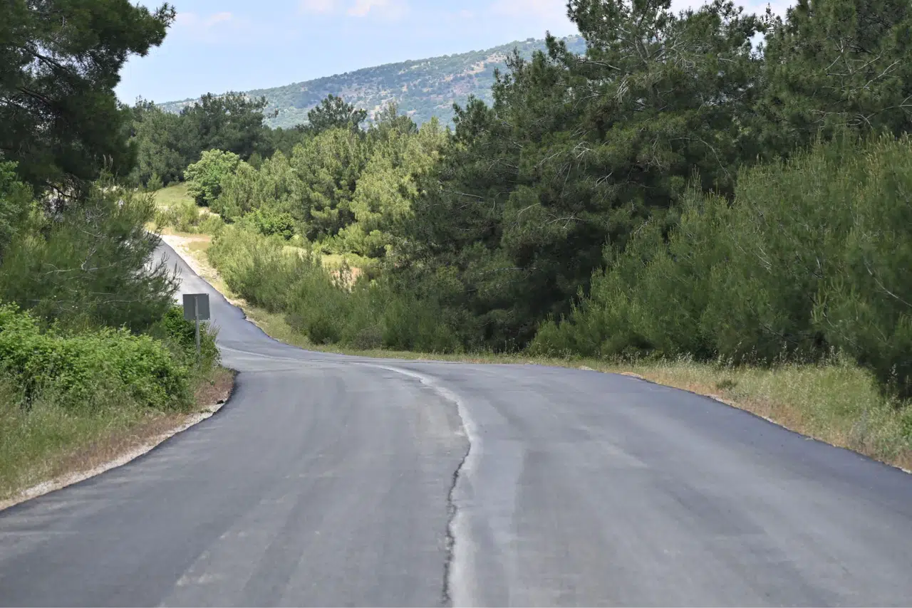 Büyüksümbüller ile Ortaköy Arasındaki Yol Sıcak Asfaltla Yenilendi
