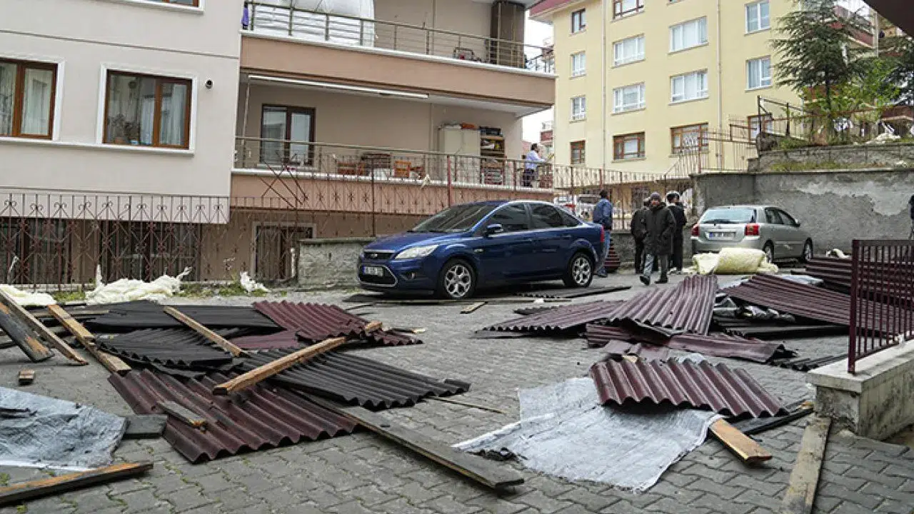 Bakanlık fırtınanın vurduğu iki kente 150 milyon lira ödenek ayırdı