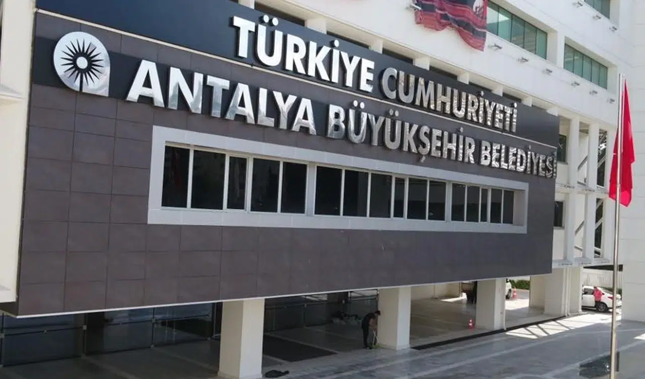 Böcek ailesinin ifadesi sonrası belediyede dev operasyon