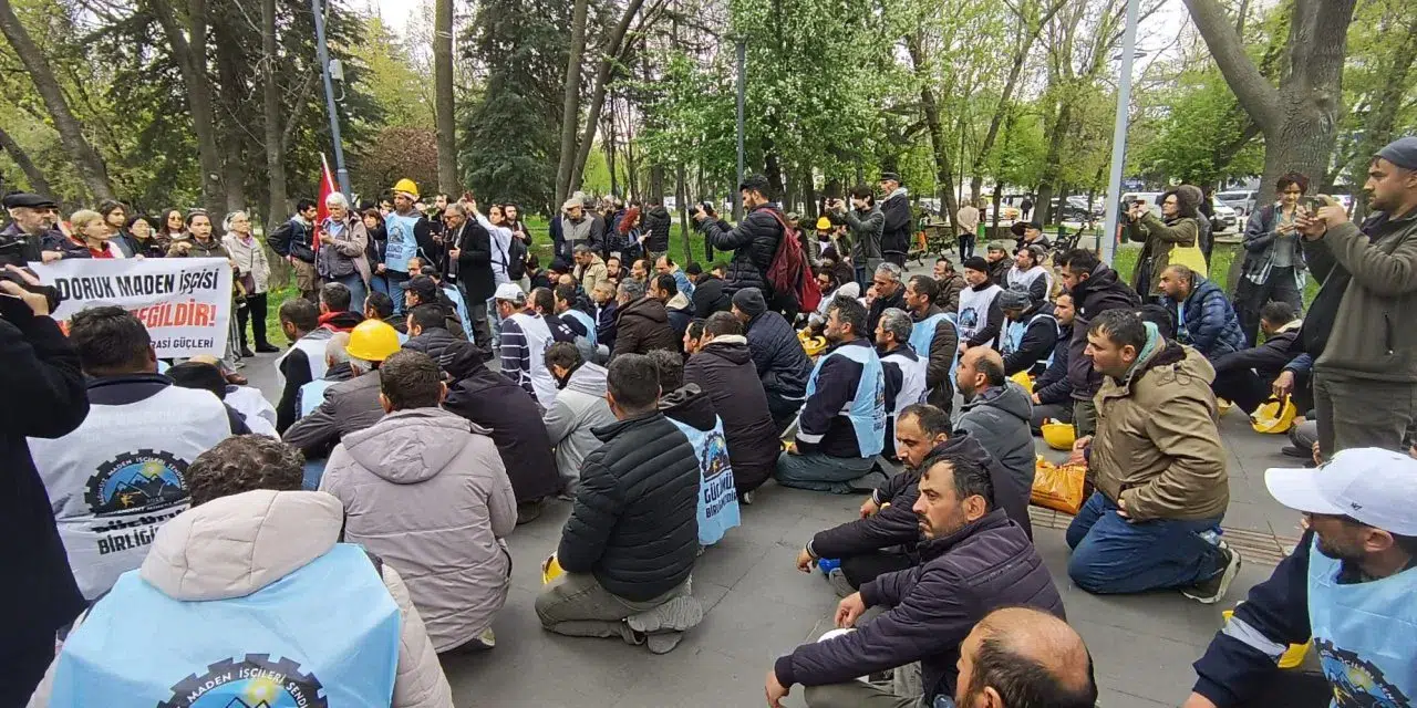 Eylem yapan Doruk Madencilik işçileri ücretsiz izne çıkardı