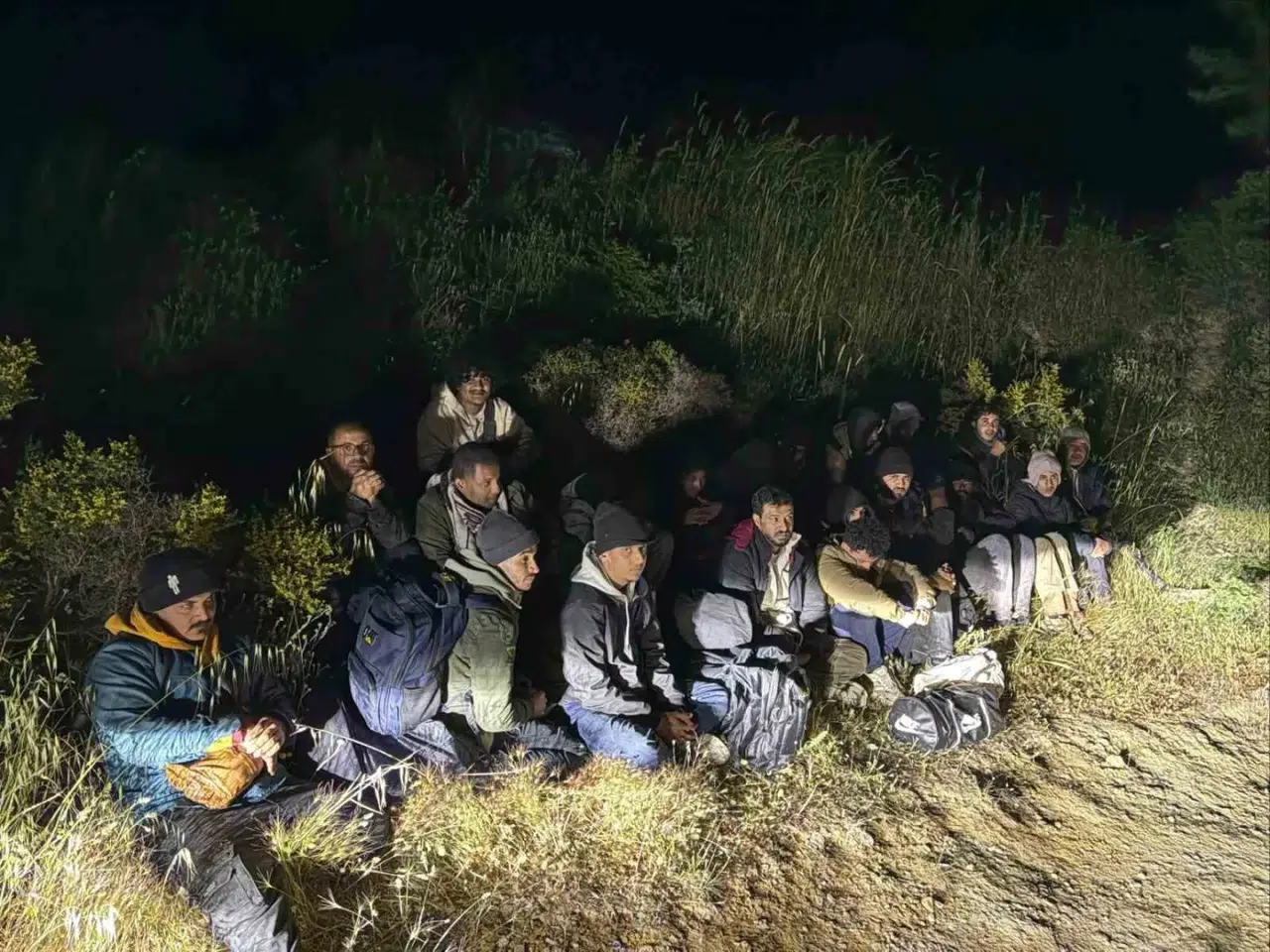 Çeşme'de 21 düzensiz göçmen yakalandı, bir organizatör tutuklandı