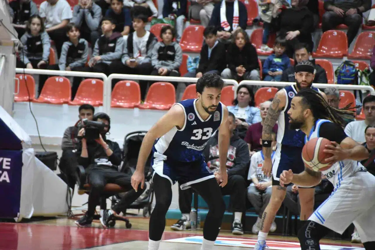 Bahçeşehir Koleji Aliağa Petkimspor deplasmanında farklı kazandı