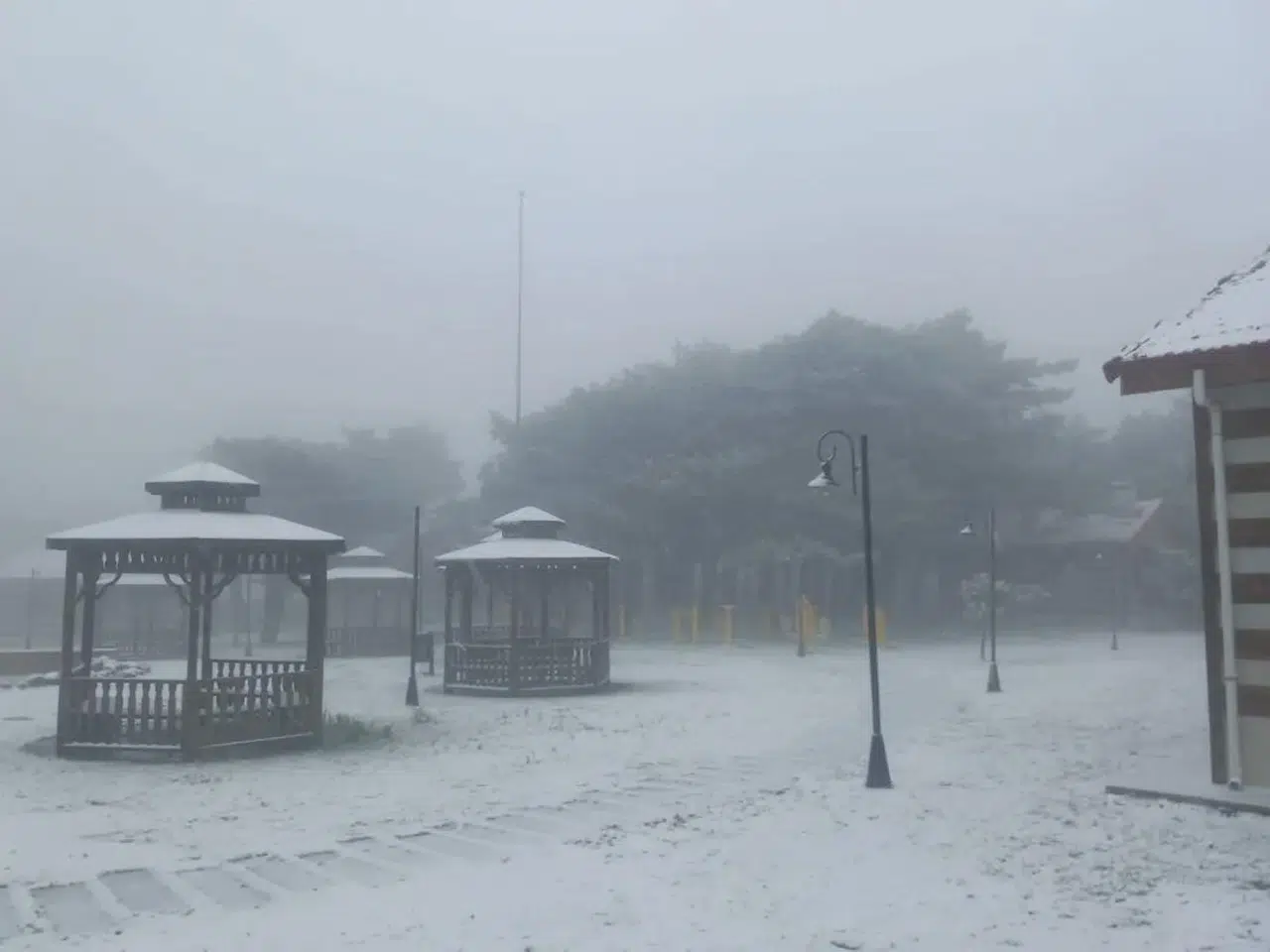 İzmir'in Yükseklerine Kar Düştü: Sırada 30 Derece Var
