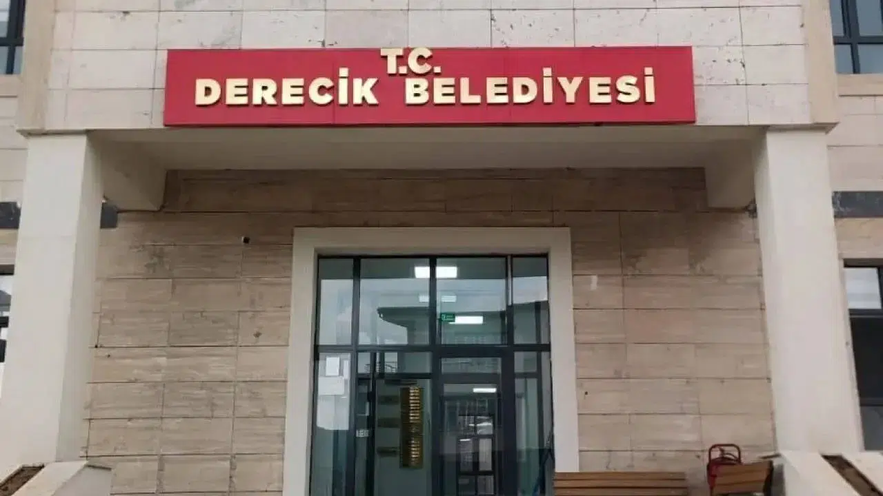 Derecik Belediyesi'nin yönetimi AK Parti'ye geçti