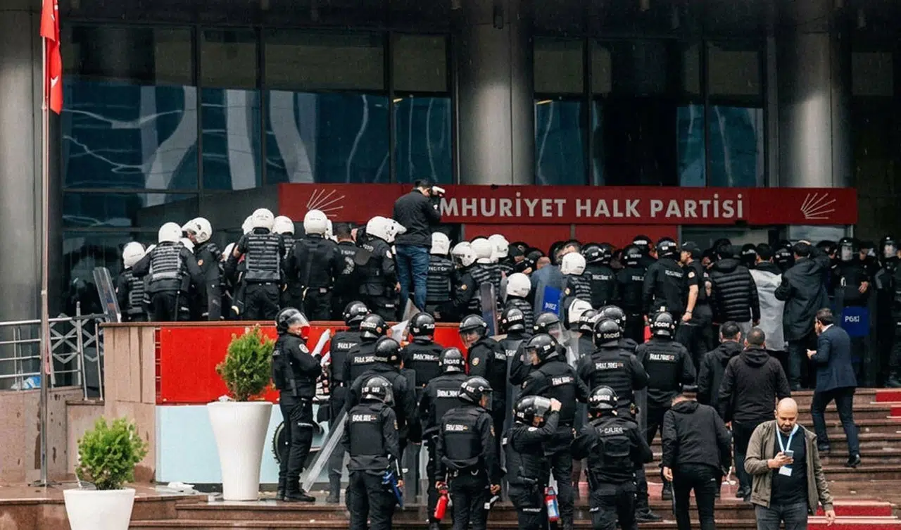 CHP İstanbul'da sokağa iniyor: Üç ilçe için eylem alarmı