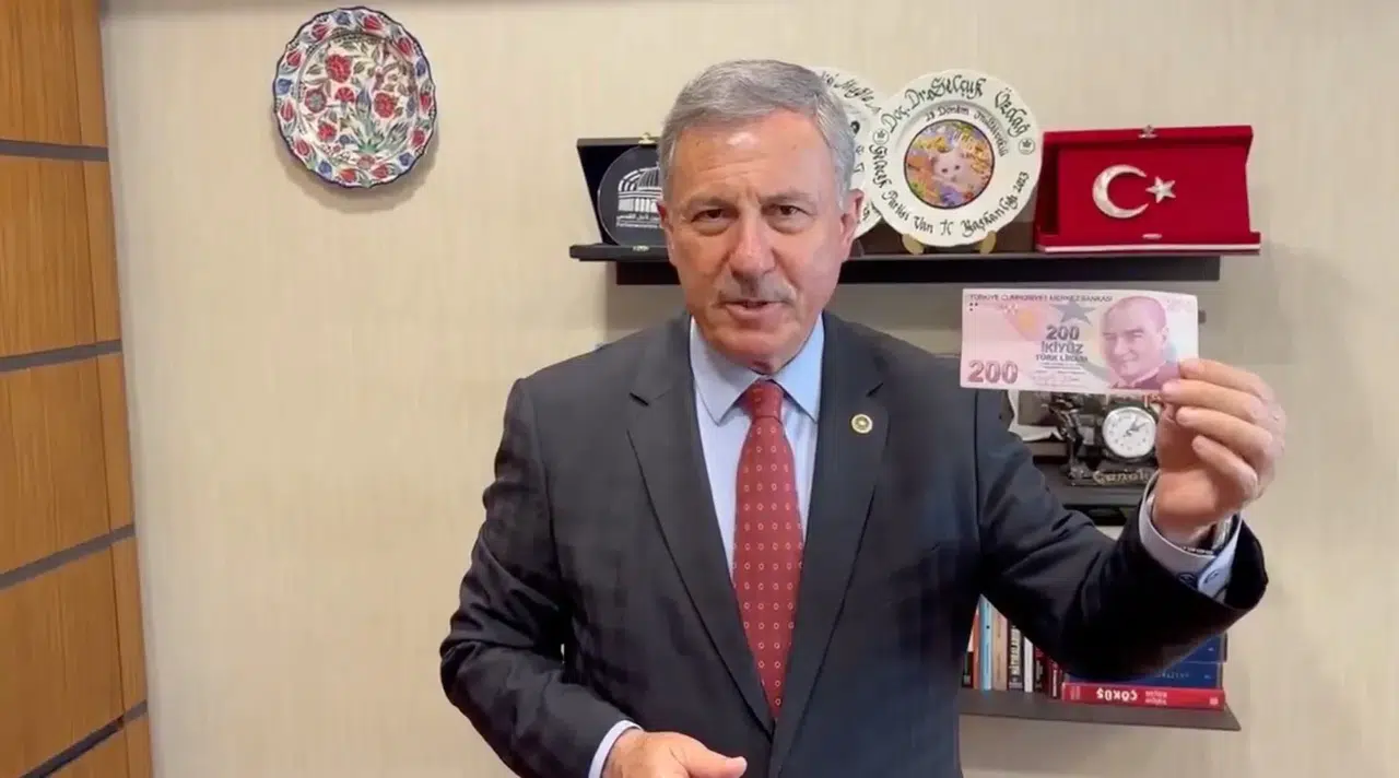 Selçuk Özdağ Sordu: “Dünyada parası bu kadar değersizleşen başka bir ülke var mı?”