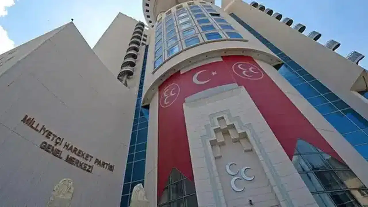 MHP’de 2 ilçe başkanı görevinden istifa etti