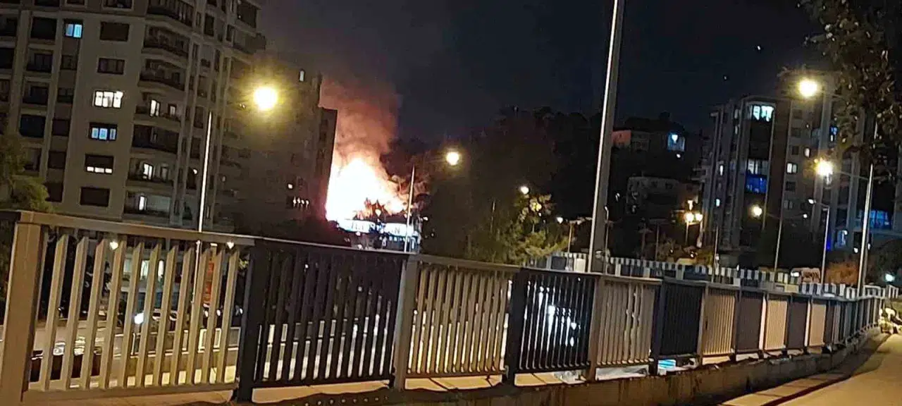 İzmir Bayraklı'da otluk arazide yangın çıktı
