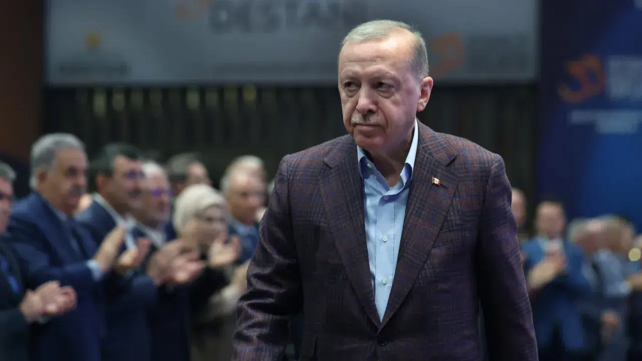 Kabinede iki bakanla yollar ayrılıyor: Tarih belli oldu