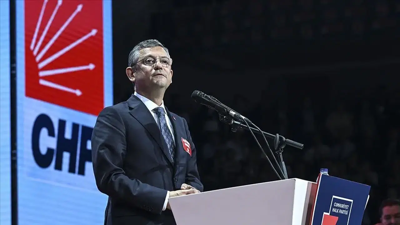 Özgür Özel: Kurultay için ilk imza atıldı!
