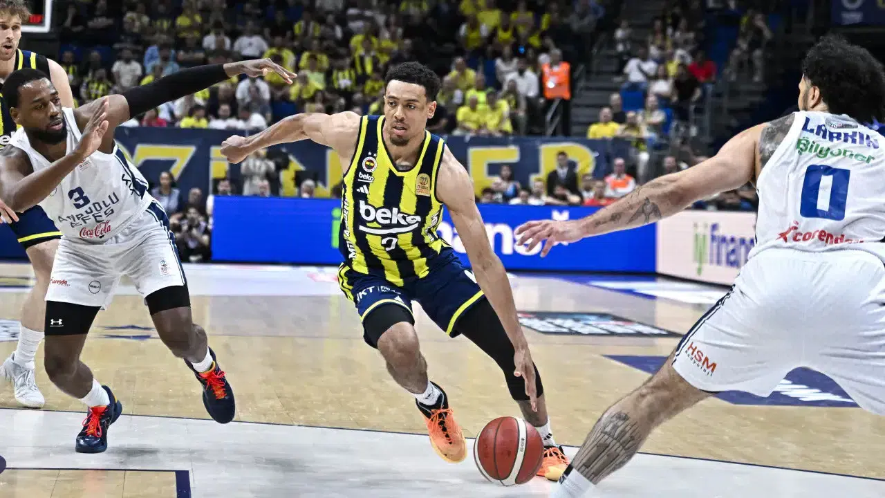 Fenerbahçe Beko’dan final için dev adım! Seride farkı ikiye çıkardı...