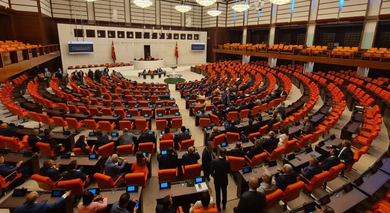 Meclis'teki sandalye dağılımı yeni katılımlarla değişti