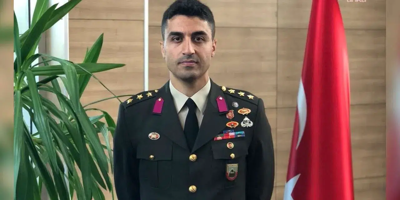 Kılıçlı yemin nedeniyle TSK'dan ihraç edilen Yarbay Türkoğlu, göreve iade edildi