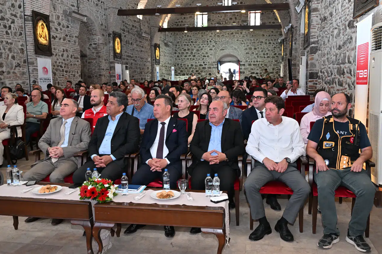 Burak Deste: "Manisa'yı dinleyerek karar veriyoruz"