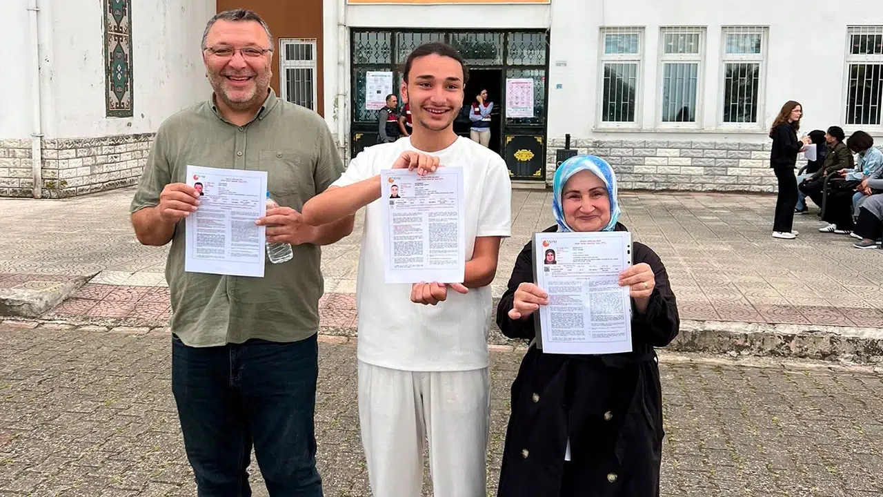 Ordu'da anne, baba ve oğul aynı okulda YKS heyecanı yaşadı
