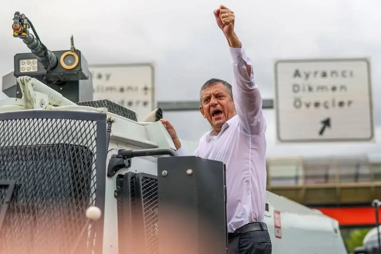 Özgür Özel Destekçisi Vekillerden Ortak Mesaj: "Ya Bir Yol Bulacağız Ya Bir Yol Açacağız"