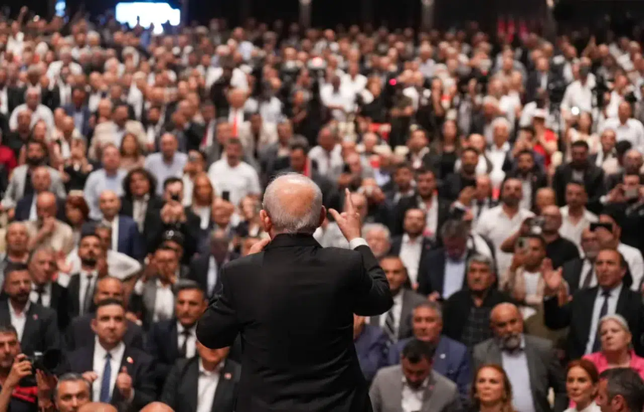 Kılıçdaroğlu'nun konuşmasına 17 vekil katıldı