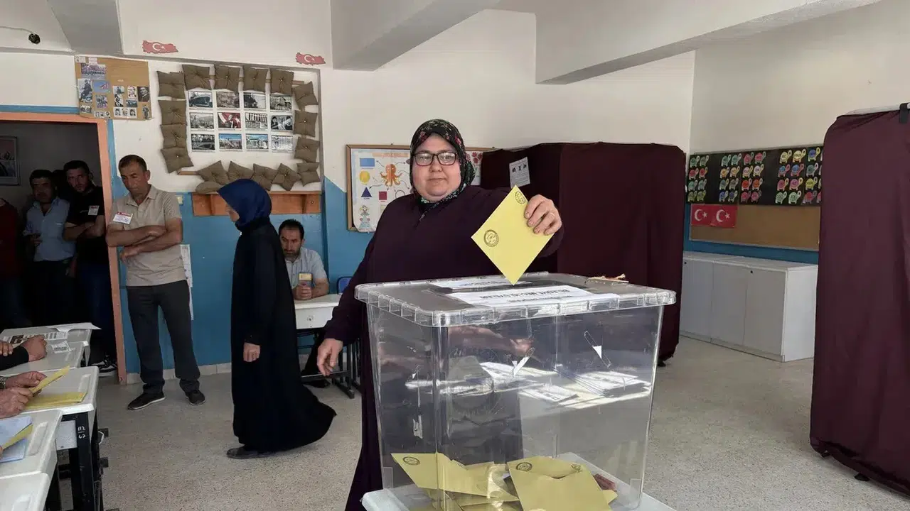 Üç ilde seçim heyecanı: Binlerce seçmen sandık başında