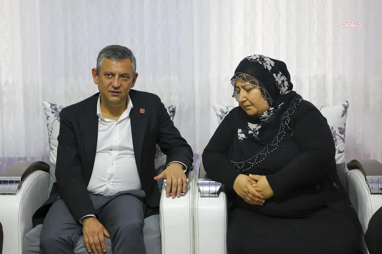 Özgür Özel, Kabaiş ailesini Diyarbakır'da ziyaret etti