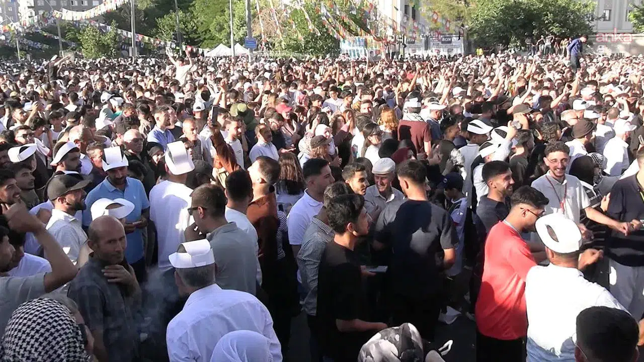 Diyarbakır'da "Abdullah Öcalan'a özgürlük" mitingi düzenlendi