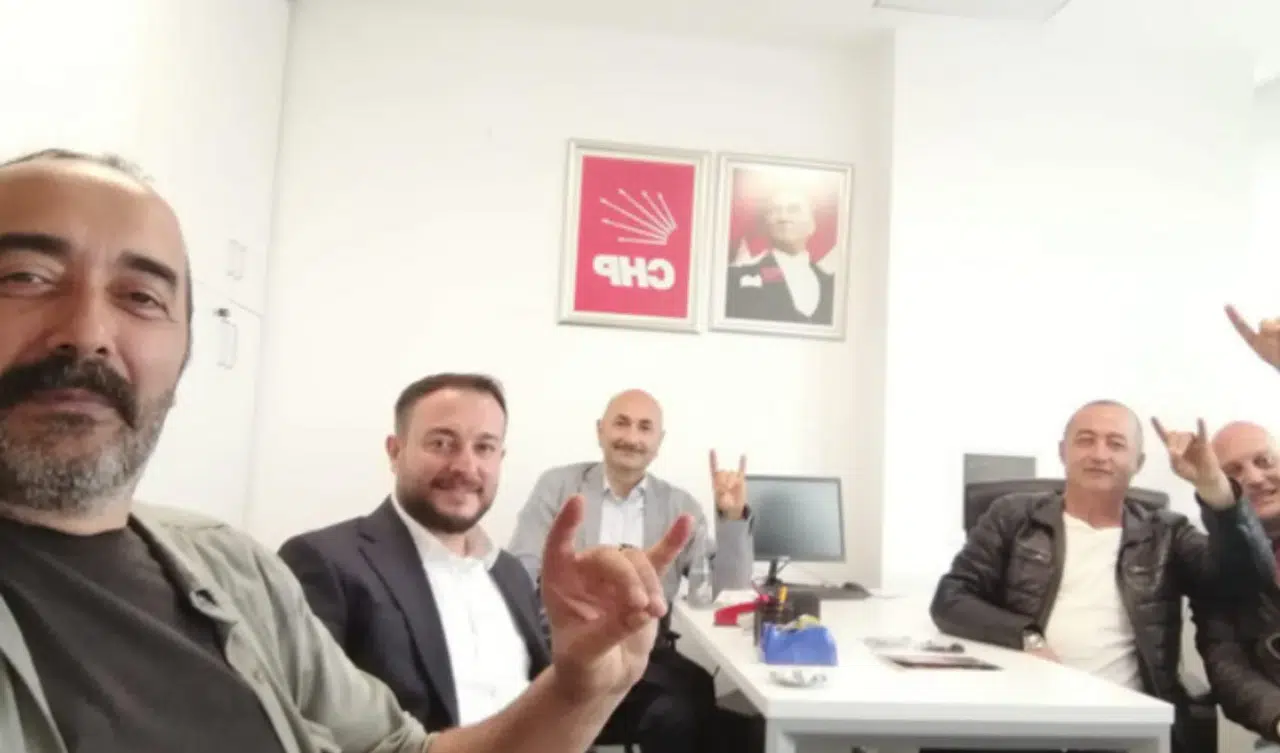 CHP Genel Merkezi'nde tartışma yaratan kare: Bozkurtlu fotoğraf