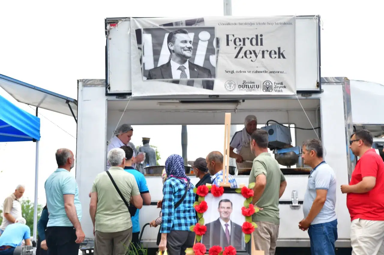 Büyükşehir’den Ferdi Zeyrek Anısına 17 İlçede Lokma Hayrı