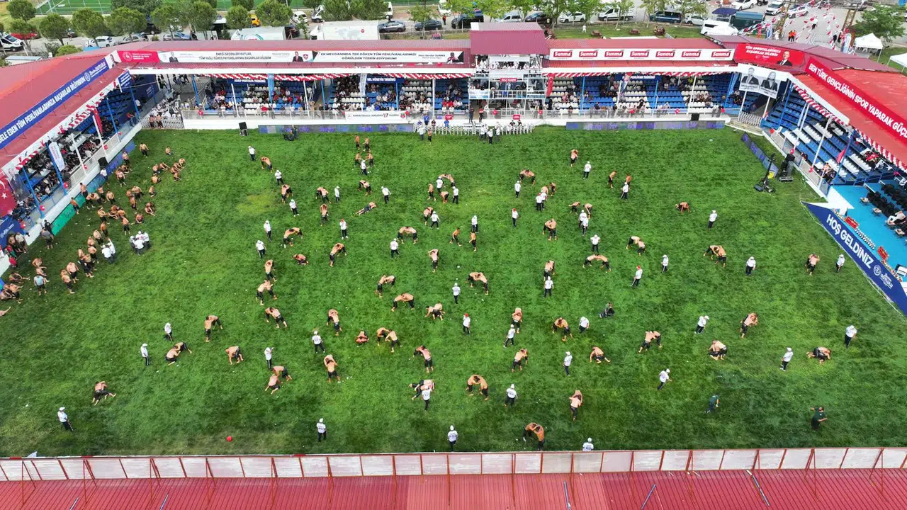 Manisa’da Güreş Heyecanı Başladı: Yuntdağı Er Meydanı Pehlivanları Ağırlıyor