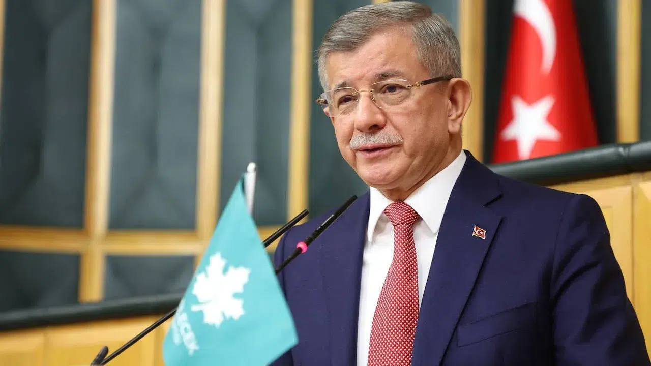 Ahmet Davutoğlu siyaseti bırakıyor mu? Yarın saat 14.00'te kritik açıklama bekleniyor