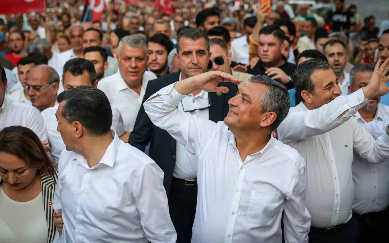 Özgür Özel’in Kurduğu "Yeni Parti" Dijital İletişim Kanallarını Duyurdu