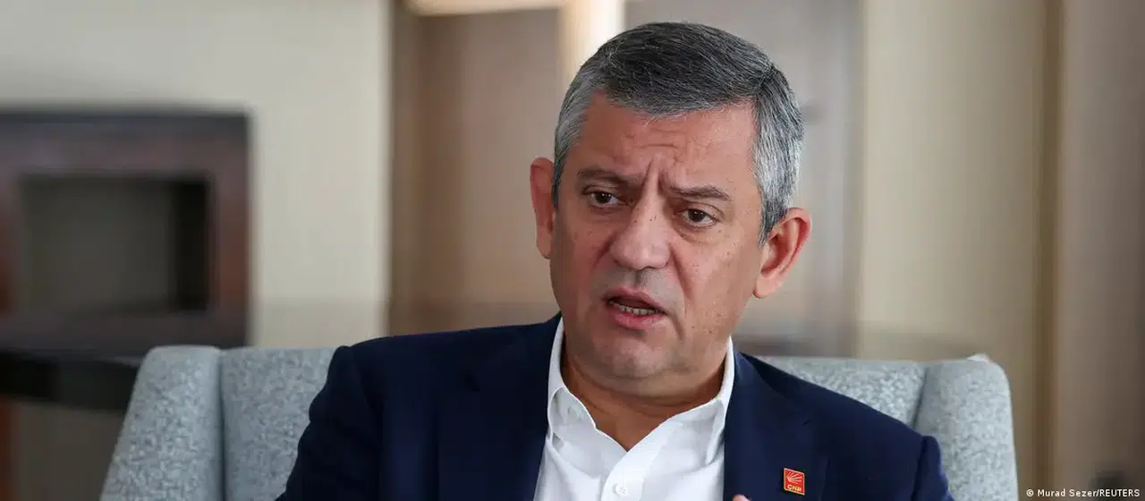 Özel yeni parti için program ve logo çalışmalarının başladığını duyurdu