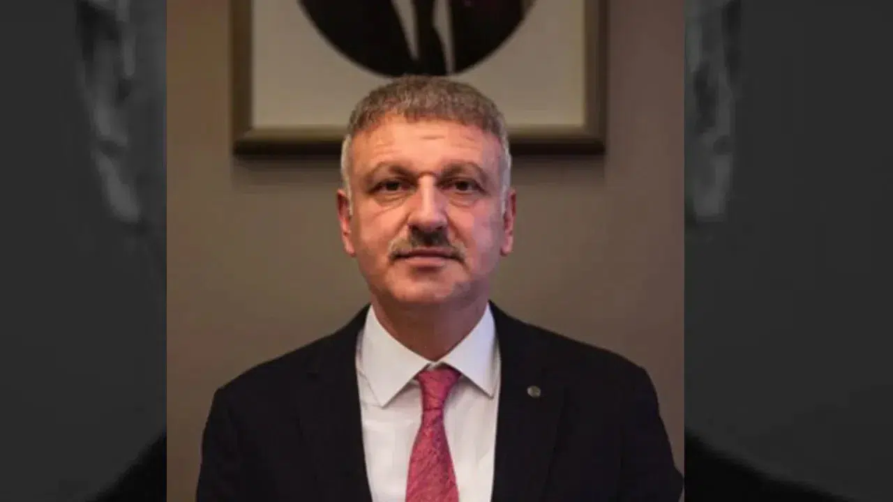 Mahkeme, Zeybek'in Saral'a karşı açtığı tazminat davasını 10 bin TL ile sonuçlandırdı