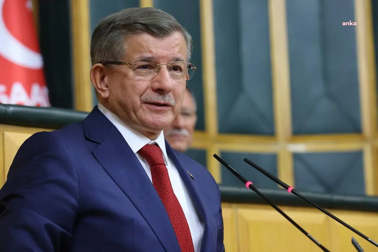 Gelecek Partisi lideri Ahmet Davutoğlu siyaseti bırakma kararı aldı