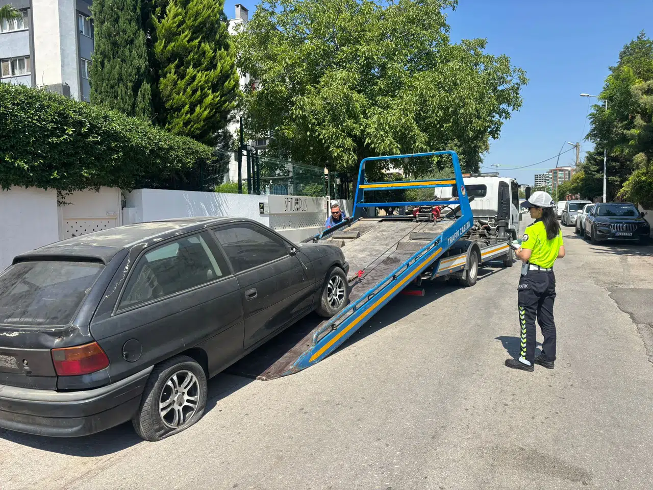 Görüntü Kirliliği ve Risk Oluşturan Hurda Araçlar Kaldırılıyor