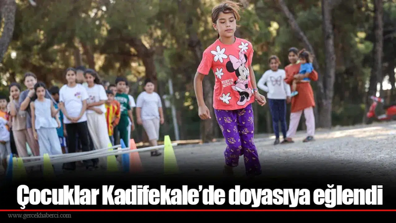 Çocuklar Kadifekale’de doyasıya eğlendi
